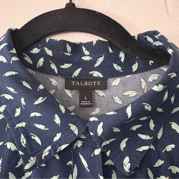 Talbots Shirt Women’s‎ Blue Feather Print Roll-Tab Sleeve Button-Up Size Large - Picture 2 of 9